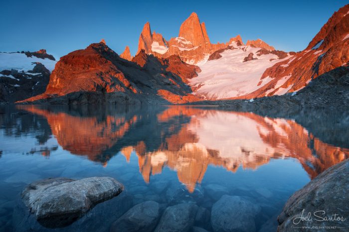 Cerro San Lorenzo y Cueva de las Manos Pintadas / El Chaltén y el Calafate (Trekking Moderado)